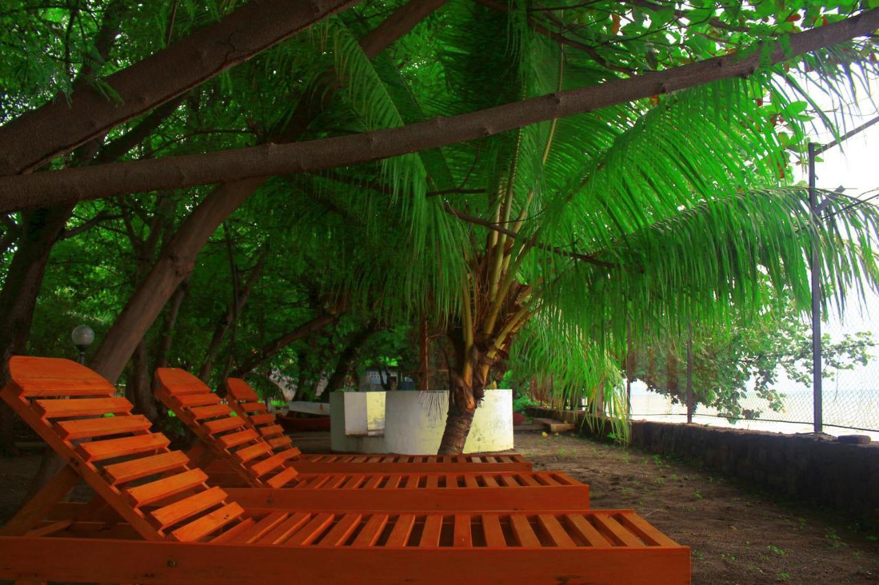 Fx72 Beach Resort Maumere Kültér fotó