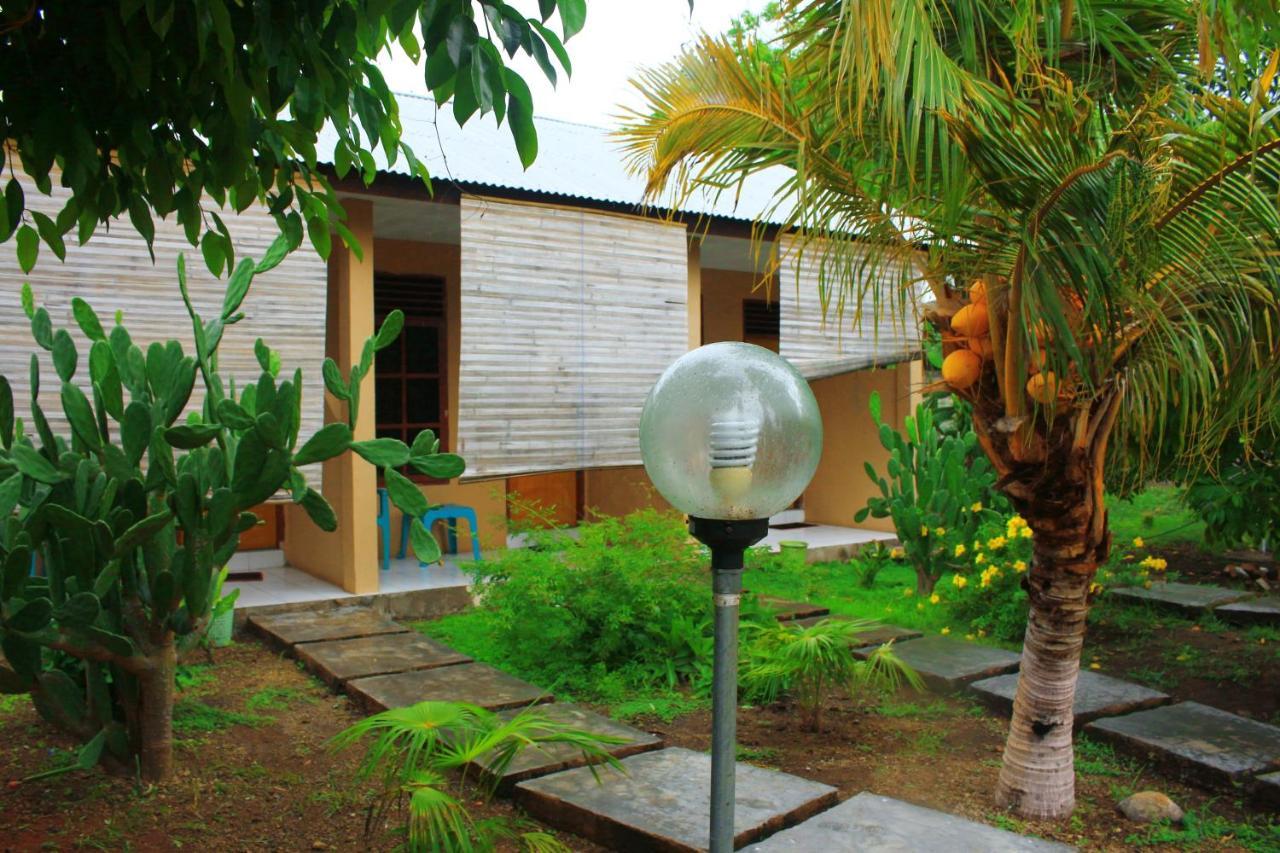 Fx72 Beach Resort Maumere Kültér fotó