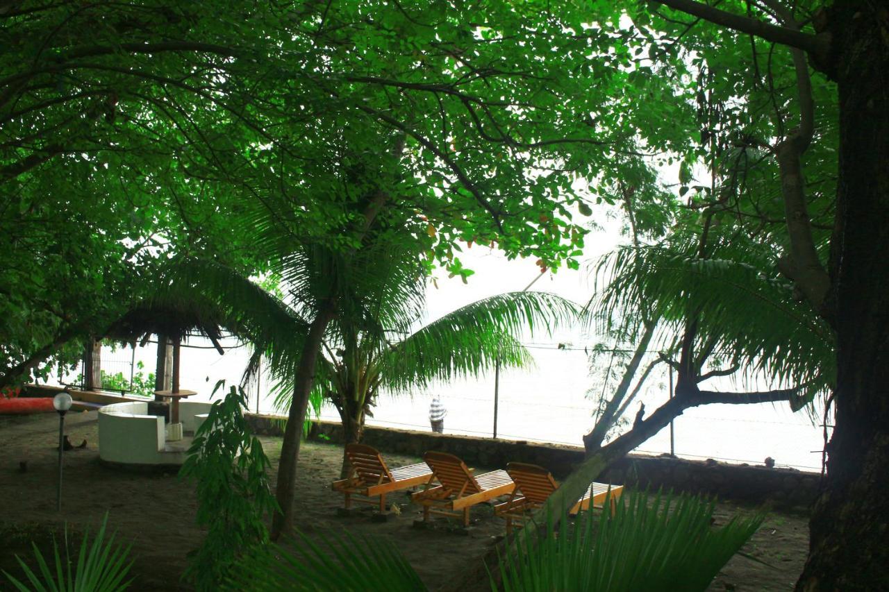 Fx72 Beach Resort Maumere Kültér fotó