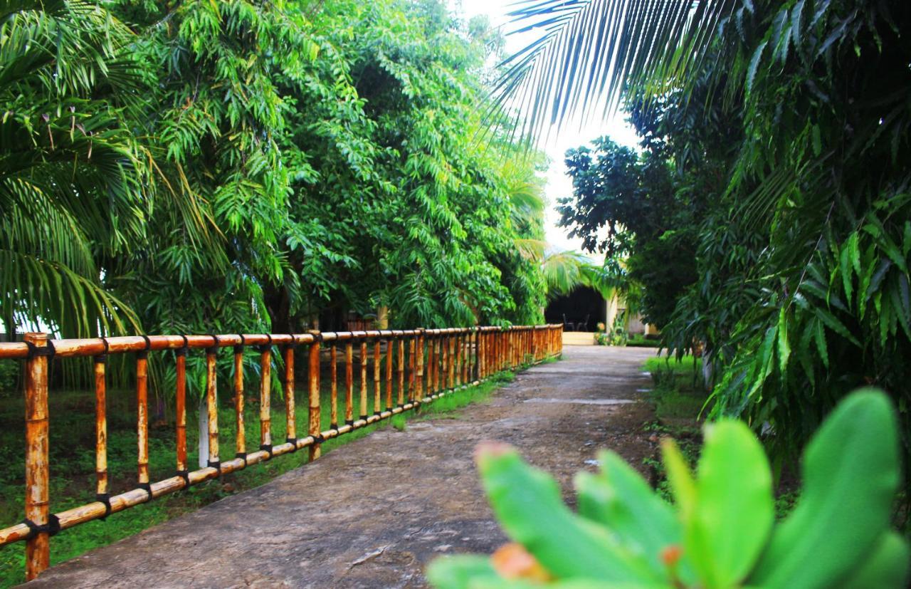 Fx72 Beach Resort Maumere Kültér fotó