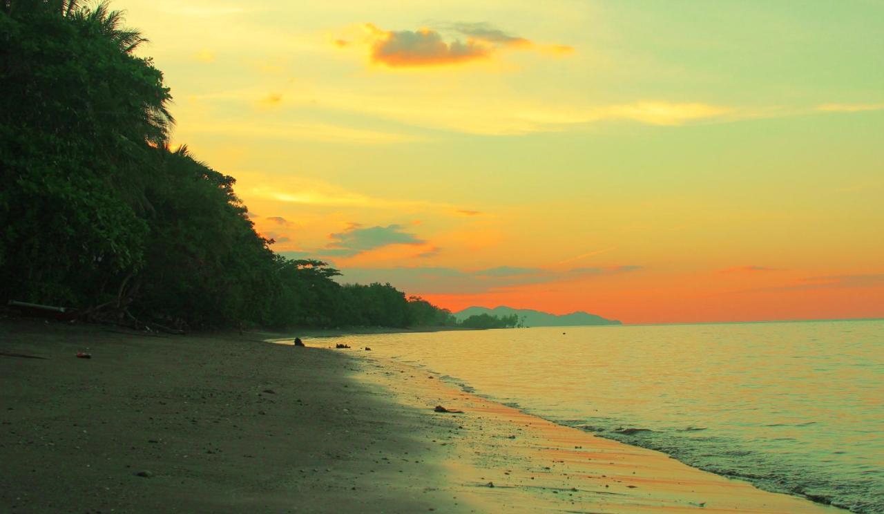 Fx72 Beach Resort Maumere Kültér fotó