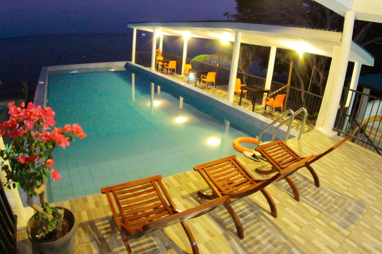 Fx72 Beach Resort Maumere Kültér fotó