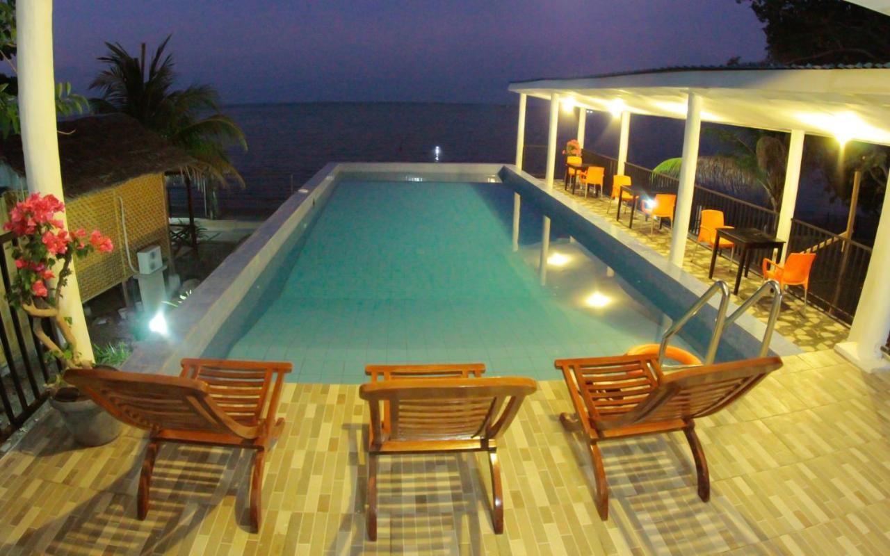 Fx72 Beach Resort Maumere Kültér fotó