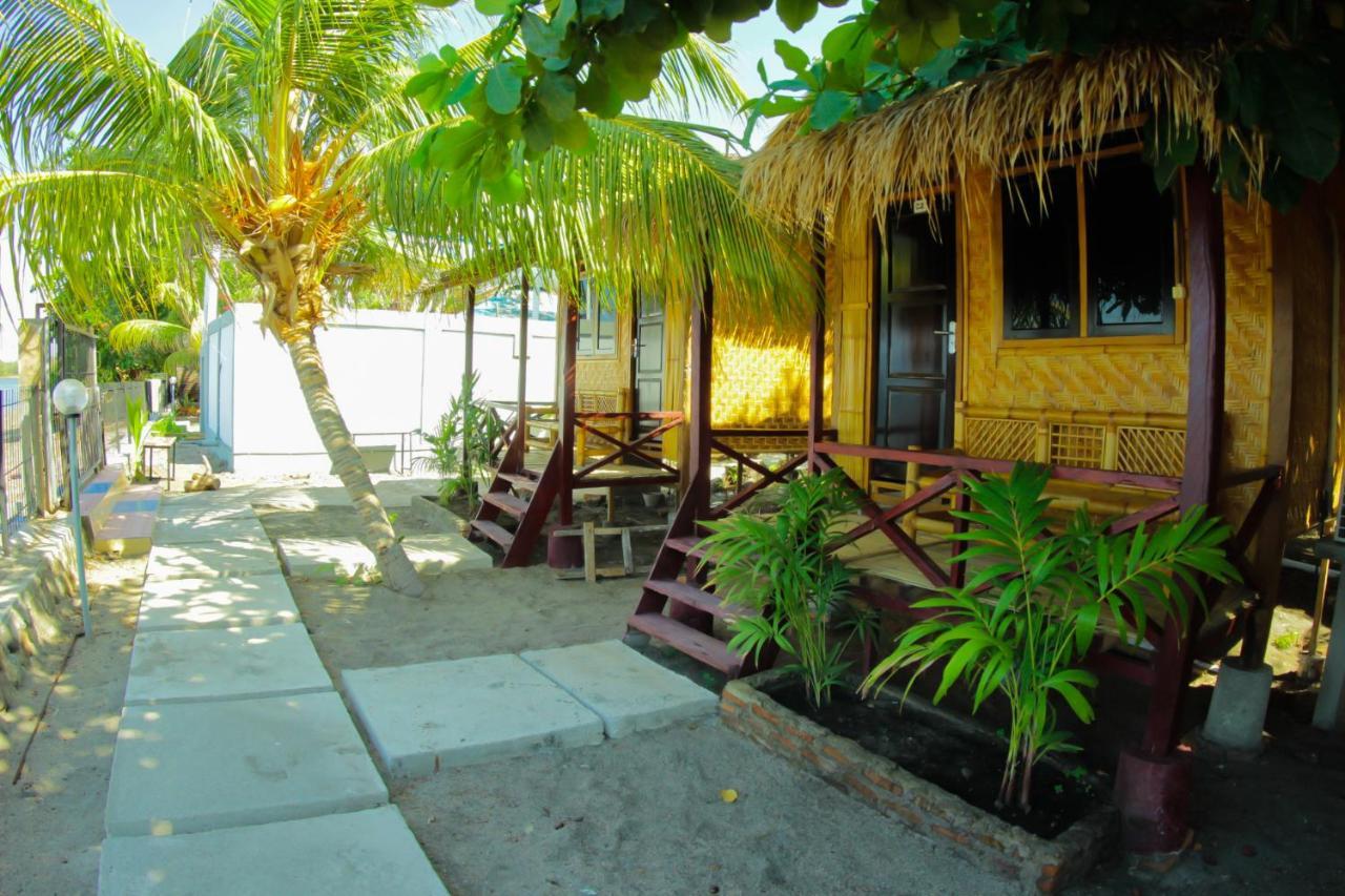 Fx72 Beach Resort Maumere Kültér fotó