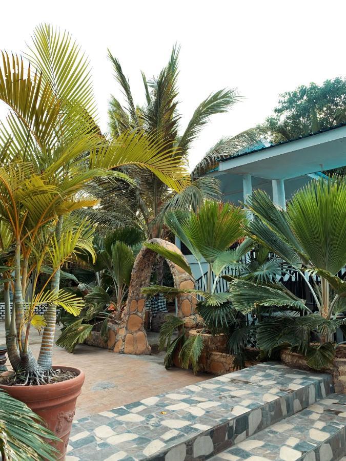 Fx72 Beach Resort Maumere Kültér fotó