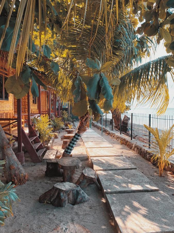 Fx72 Beach Resort Maumere Kültér fotó